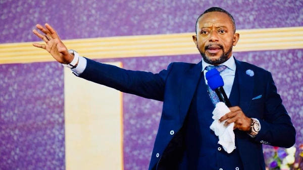 VIDEO:::OSOFO KYIRI ABOSOM EXPOSES REV OWUSU BEMPAH SAYS HE IS FAKE PASTOR