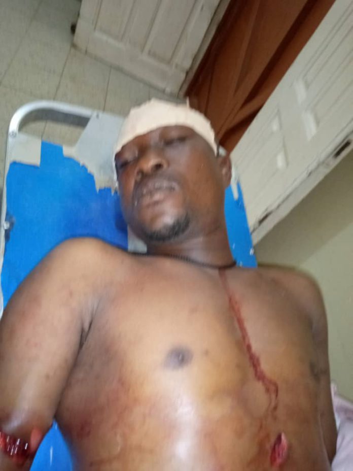 VIDEO:::::MAN STABBED TO DEATH BY ARMED ROBBERS.