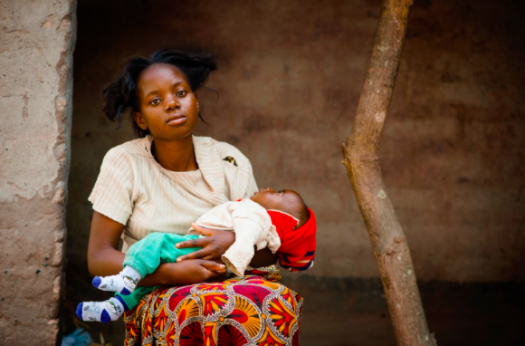 VIDEO:::SAD STORY OF LONELY WOMAN WHO HER HUSBAND IS NOT TAKING CARE OF HER AND THEIR CHILDREN.